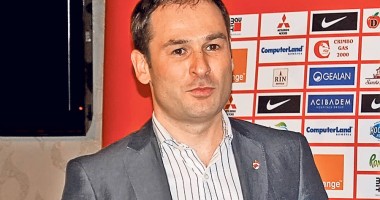 Stire din Sport : Adio Europa! Dinamo, în insolvență / "Sunt dispus să vând clubul"