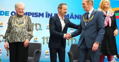 Stire din Sport : Viorica Viscopoleanu şi Dan Grecu au primit Colanul de Aur la 110 ani de la înfiinţarea COSR