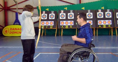 Stire din Social : Sportivii paralimpici au tras cu arcul