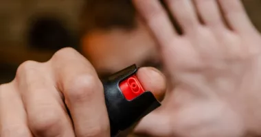 Stire din Eveniment : Adolescent de 15 ani reținut după ce a pulverizat spray lacrimogen într-un centru comercial