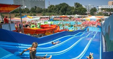 Stire din Diverse : Spumă pe tobogane la Eforie Aqua Park
