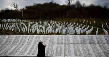 Stire din Actualitate : Bosnia comemorează 20 de ani de la masacrul din Srebrenica