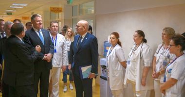 Stire din Eveniment : Klaus Iohannis, în vizită la Spitalul Militar ROL II