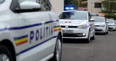 VIDEO / Imnul României, transmis la megafoanele mașinilor de poliție