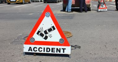 Stire din Eveniment : S-a vrut șofer, deși nu deține permis! Rezultatul: ACCIDENT RUTIER