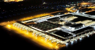Stire din Actualitate : Germanii nu pot stinge lumina pe noul aeroport din Berlin