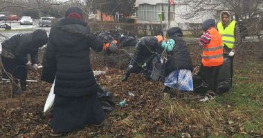 Stire din Social : S-a făcut curățenie, astăzi, pe stadionul de rugby de pe "Badea Cârțan". Cât va dura "minunea"?