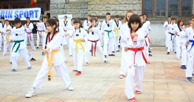 Stire din Sport : Stagiu tehnic  de Taekwondo, în plină acțiune, la Eforie Sud