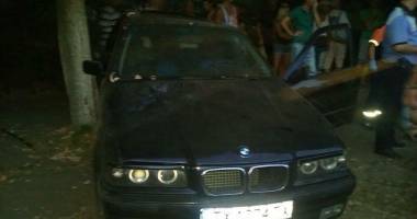 Galerie foto. ACCIDENT GRAV la Dacia. BMW înfipt într-un copac - 2