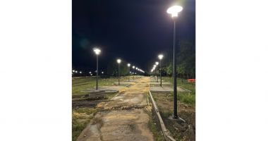 Stire din Social : Lucrările avansează rapid în parcul din Poarta 6! Au fost instalați noi stâlpi de iluminat
