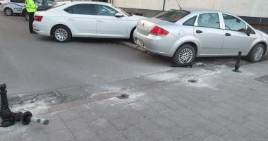 Stire din Eveniment : Stâlpișori care interzic accesul pe anumite străzi din Constanța, scoși din pământ
