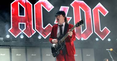 Stire din Cultură-Educație : Stand-up comedy și Tribute AC/DC, la Club Phoenix