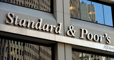 Stire din Economie : S&P menține ratingul României la ultima treaptă recomandată pentru investiții