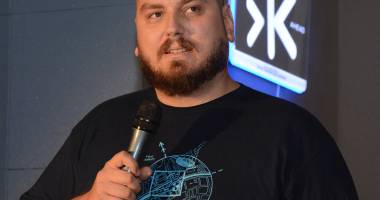 Stire din Cultură-Educație : Stand-up  comedy,  la Harlequin  din Mamaia