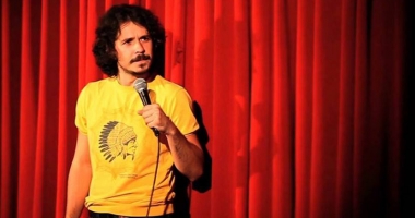 Stire din Cultură-Educație : Stand-up comedy, la Harlequin