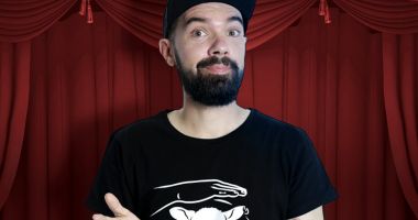 Stire din Diverse : Teo vă invită la o porție de râs la Mamaia