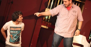 Stire din Cultură-Educație : Stand up comedy la Harlequin Mamaia