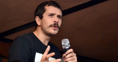 Stire din Cultură-Educație : Stand up cu Costel la Harlequin