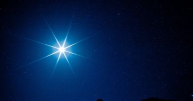 Stire din Actualitate : Astronomii au descoperit o stea neobișnuit de strălucitoare