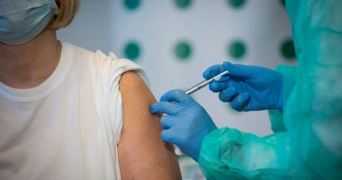 Stire din Actualitate : Românii care nu s-au vaccinat pot primi despăgubiri de la stat