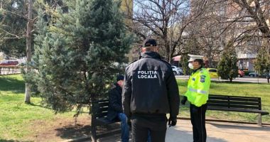 Stire din Eveniment : Vârstnicii, îndemnați de polițiștii locali să nu mai iasă din case