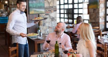 Stire din Social : Sectorul hotelurilor și restaurantelor, cel mai slab plătit domeniu