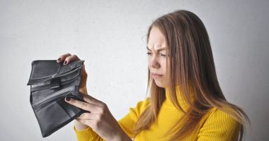 Stire din Social : Românii nu mai fac față cheltuielilor. Statistici îngrijorătoare