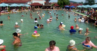Stire din Economie : Oferte promoționale în stațiunile balneare. Cât costă un sejur