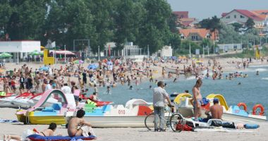 Stire din Eveniment : Alertă la Costinești. Mai mulți tineri suspecți de Covid-19, în vacanță în stațiune