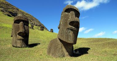Cel puţin 177 de statui moai de pe Insula Paştelui, deteriorate în urma unui incendiu