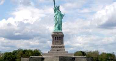 Stire din Actualitate : Statuia Libertății poate fi, din nou, vizitată