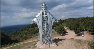 Stire din Cultură-Educație : Statuia Inima Lui Iisus, de pe dealul Gordon