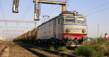 Stire din Politică-Administrație : Guvernul aprobă săptămâna viitoare strategia de privatizare a CFR Marfă