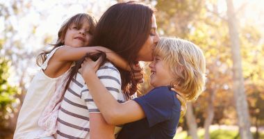 Stire din Social : Ministerul Familiei, precizări importante în contextul informațiilor false despre separarea copiilor de părinți
