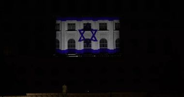 Stire din Actualitate : Steagul Israelului, proiectat în semn de solidaritate pe faţada Palatului Parlamentului