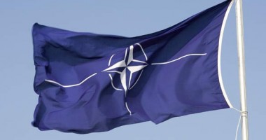 Stire din Politică-Administrație : 10 ani de când România a primit oficial invitația de a deveni membru al NATO