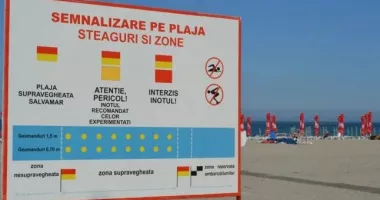 Salvamarii avertizează turiștii de pe litoral: ce înseamnă steagurile arborate pe plajă
