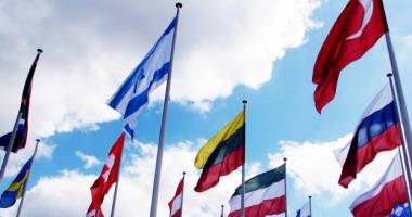 Stire din Politică-Administrație : Când este interzisă arborarea drapelelor altor state