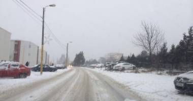 GALERIE FOTO. IARNA ȘI-A INTRAT ÎN DREPTURI! SE CIRCULĂ JALNIC PE STRĂZILE DIN CONSTANȚA - 6