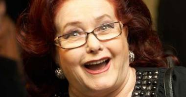 Stire din Politică-Administrație : Stela Popescu, decorată de Președintele Iohannis
