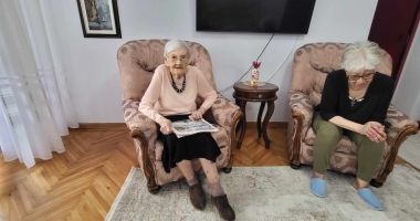 Stire din Cultură-Educație : Pasiunea pentru lectură nu are vârstă. Citesc "Cuget Liber", chiar dacă au peste 93 de ani