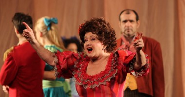 Stire din Cultură-Educație : "Actorii adevărați nu vin la emisiuni de scandal!"