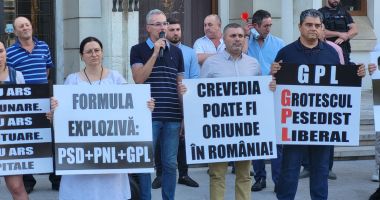 VIDEO/Protest USR în fața Prefecturii Constanța. "Ne-am săturat de atâtea tragedii" - 3