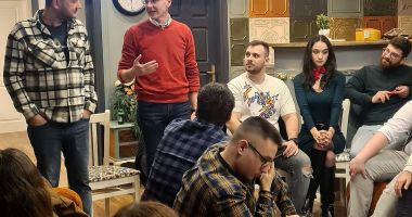 Stire din Politică-Administrație : Stelian Ion şi Bogdan Bola, întâlnire cu tinerii din Constanţa