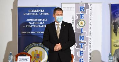 Stire din Politică-Administrație : Ministrul Justiţiei, Stelian Ion, l-a învestit în funcţia de director al ANP pe Dan Halchin