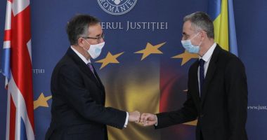 Stire din Politică-Administrație : Ministrul Justiţiei, Stelian Ion, discuţii despre extrădarea unor oameni de afaceri importanţi