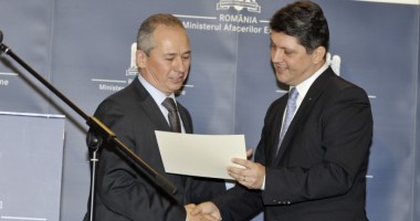Stire din Politică-Administrație : Diplomatul Stelian Stoian, validat în funcția de ambasador al României la NATO