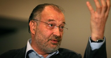 Stire din Politică-Administrație : Se cere demisia lui Stelian Tănase