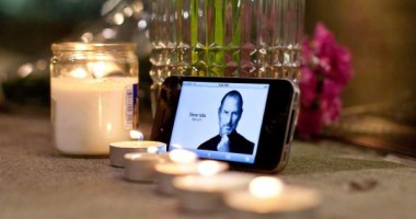 Stire din Actualitate : Cum îl omagiază presa americană pe "vizionarul" Steve Jobs