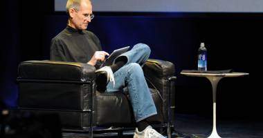 Stire din Monden : De ce purta Steve Jobs aceleași haine zi de zi?
